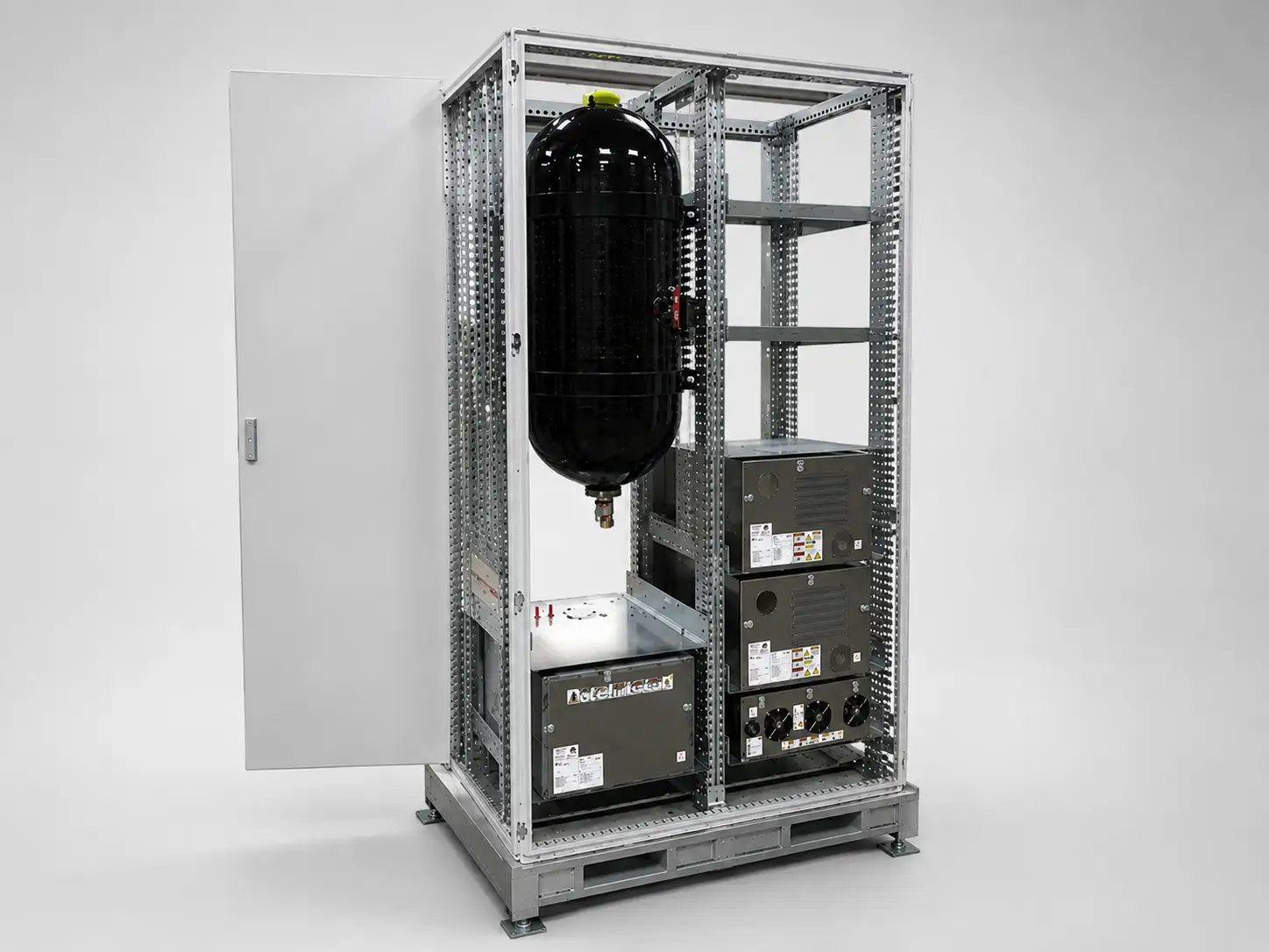 Reliance Pathfinder Type III pressure vessel mounted vertically in a compact hydrogen fuel cell system