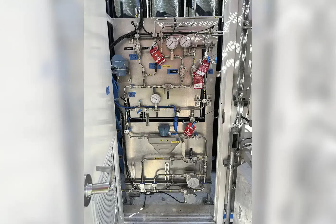 Photo of the HydrogenCube Valves and physical monitoring system